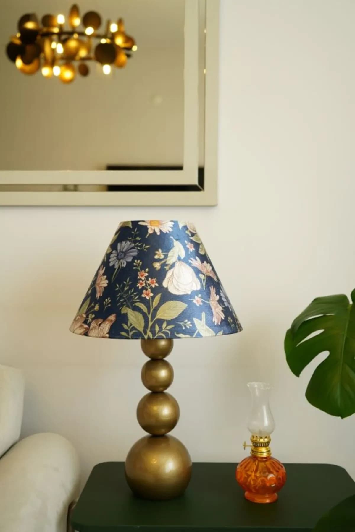 Dört Top Eskitme Ayaklı Lacivert Kadife Kumaş Şapkalı Dekoratif Yatak Odası Salon Abajur Masa Lamba
