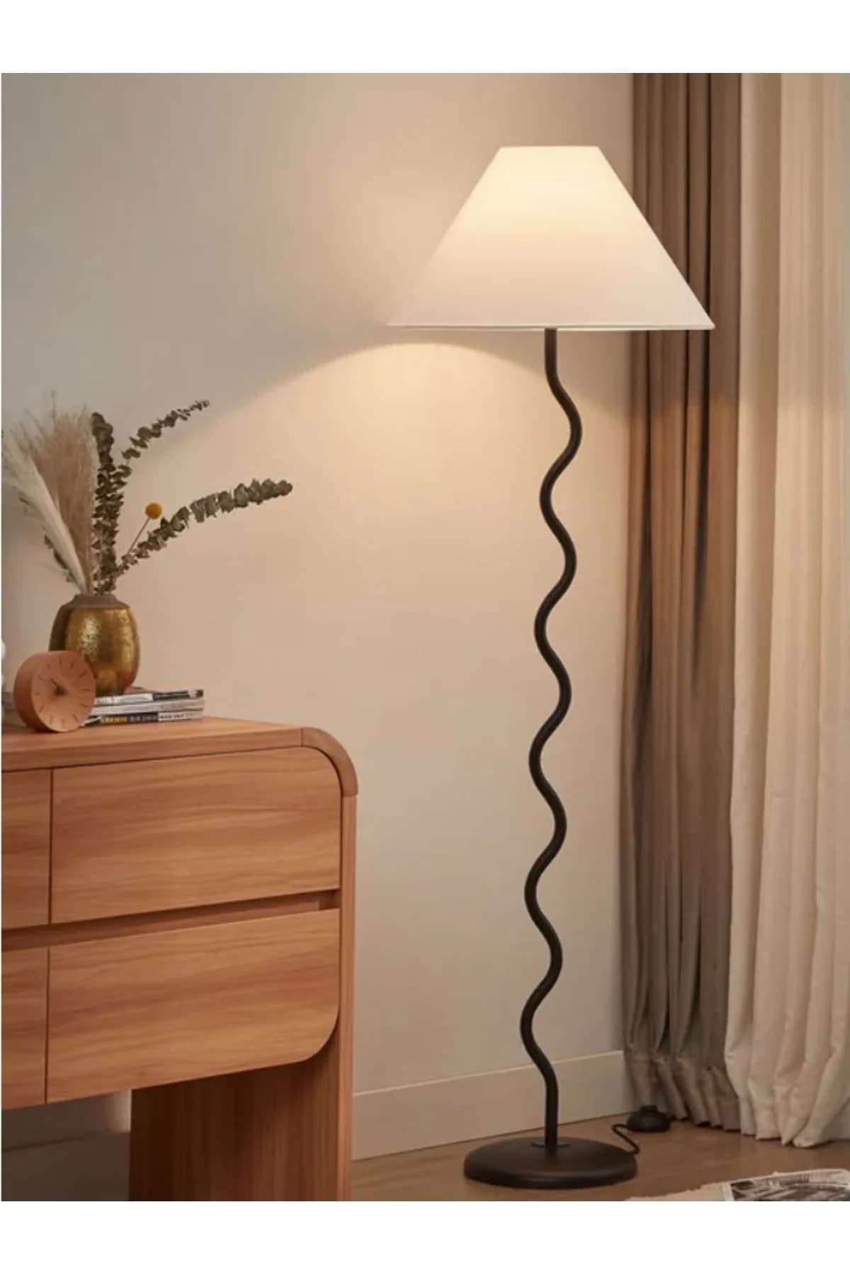 Modern Siyah Zikzak Model Kumaş Şapkalı Dekoratif Lambader