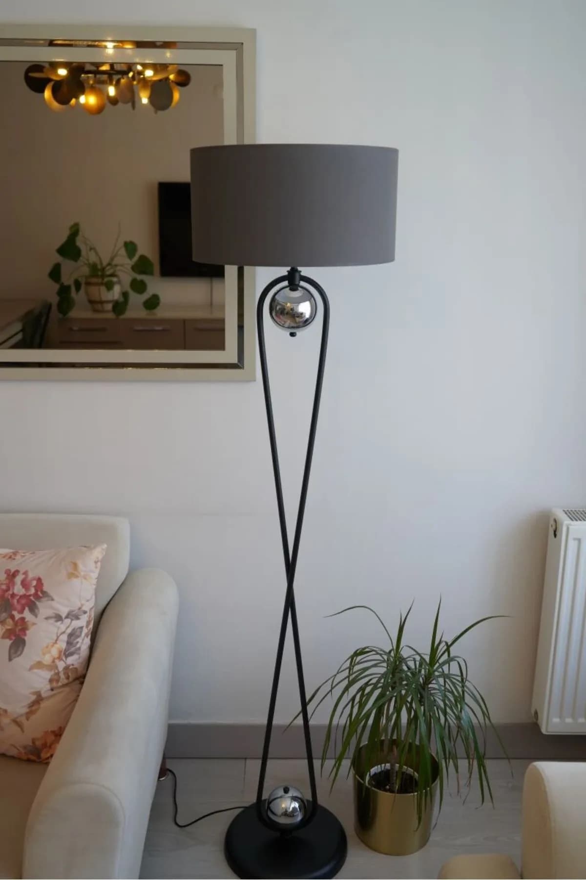 Sekiz Model Füme Krom Detaylı Şapkalı Siyah Krom Modern Tasarım Ayaklı Abajur Metal Lambader