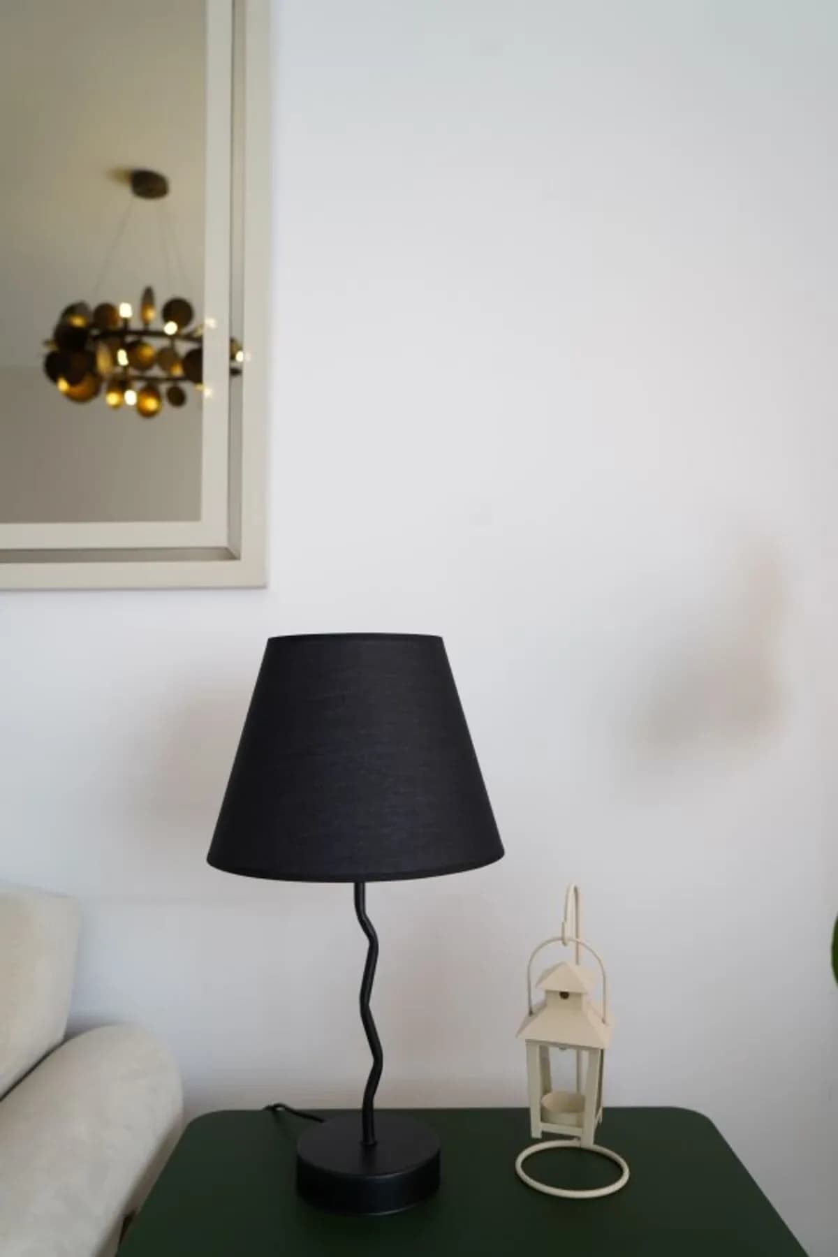 Siyah Zikzak Model Beyaz Kumaş Şapkalı Dekoratif Abajur Salon Yatak Odası