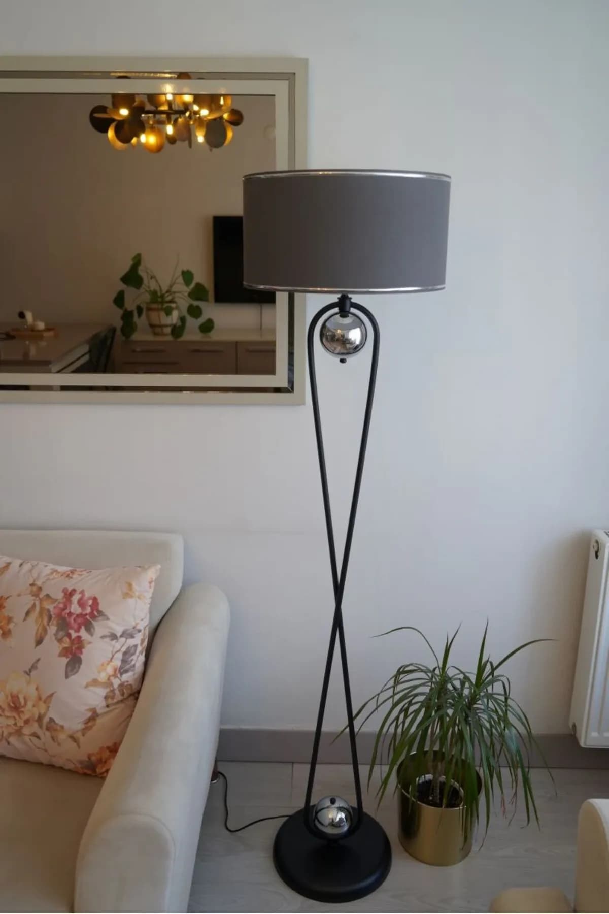 Sekiz Model Füme Krom Detaylı Şapkalı Siyah Krom Modern Tasarım Ayaklı Abajur Metal Lambader