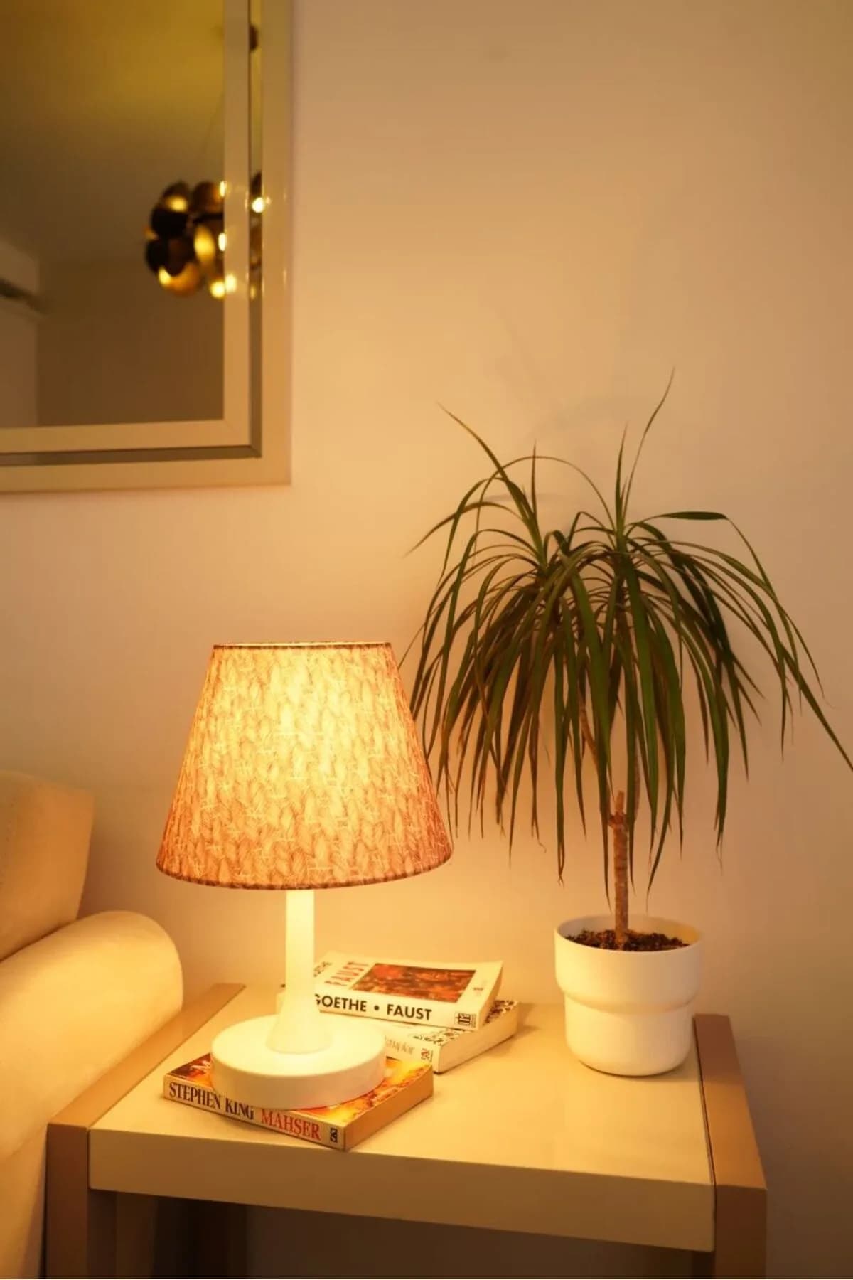 Krem Ayaklı Beyaz Kumaş Masa Lambası Dekoratif Abajur Salon Yatak Odası