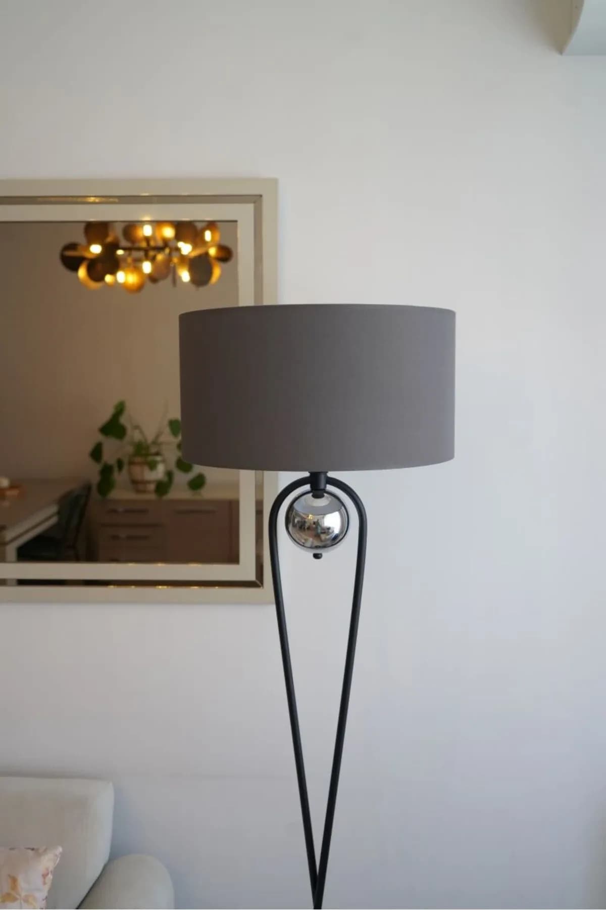 Sekiz Model Füme Krom Detaylı Şapkalı Siyah Krom Modern Tasarım Ayaklı Abajur Metal Lambader