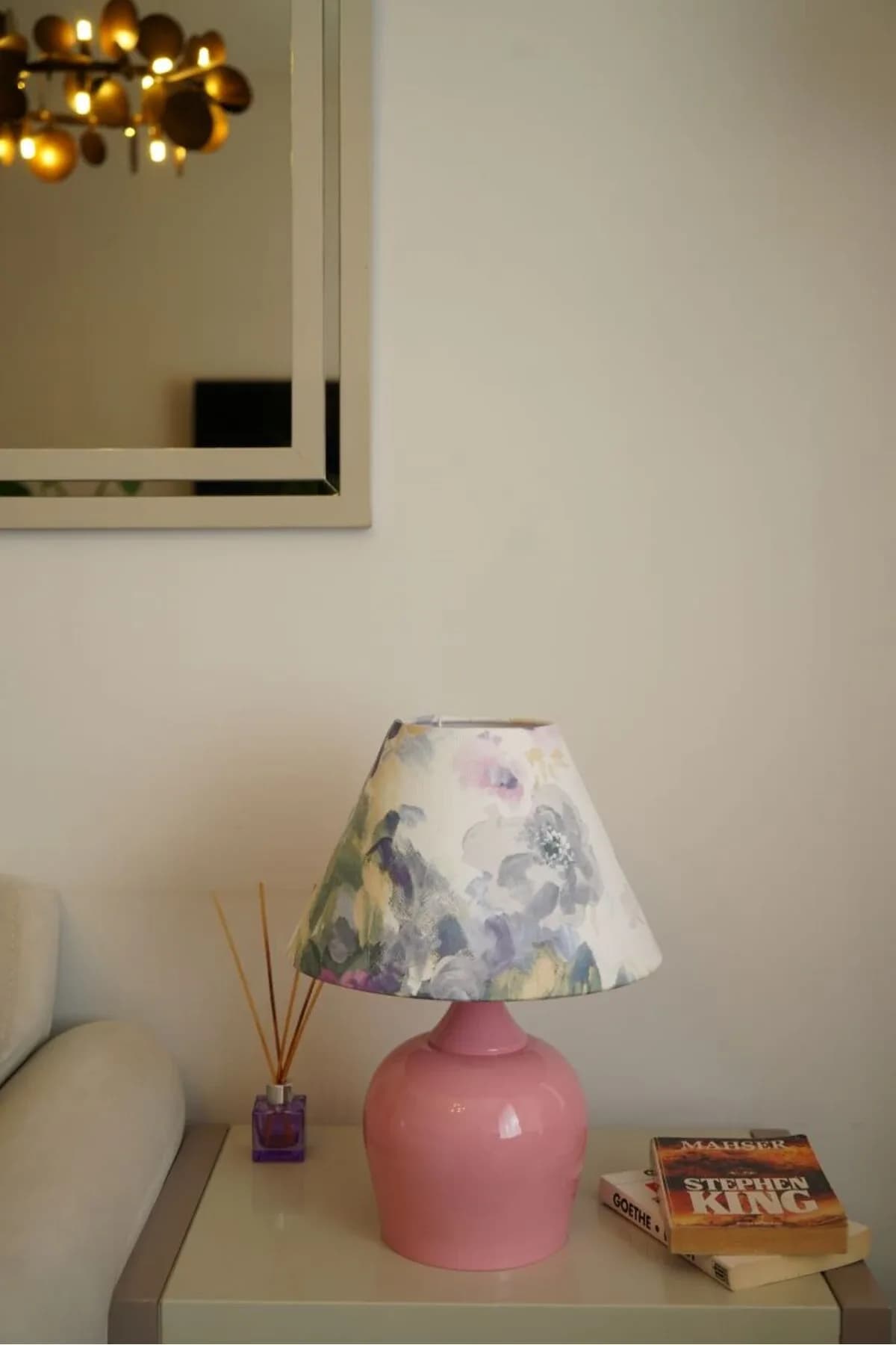 Pembe Ayaklı Kadife Beyaz Labirent Desenli Masa Lambası Abajur 1 Adet Salon Yatak Odası