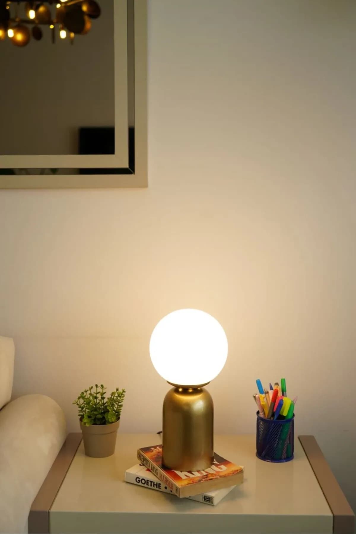 Eskitme Ayaklı Beyaz Opal Camlı Masa Lambası Abajur 1 Adet Salon Yatak Odası